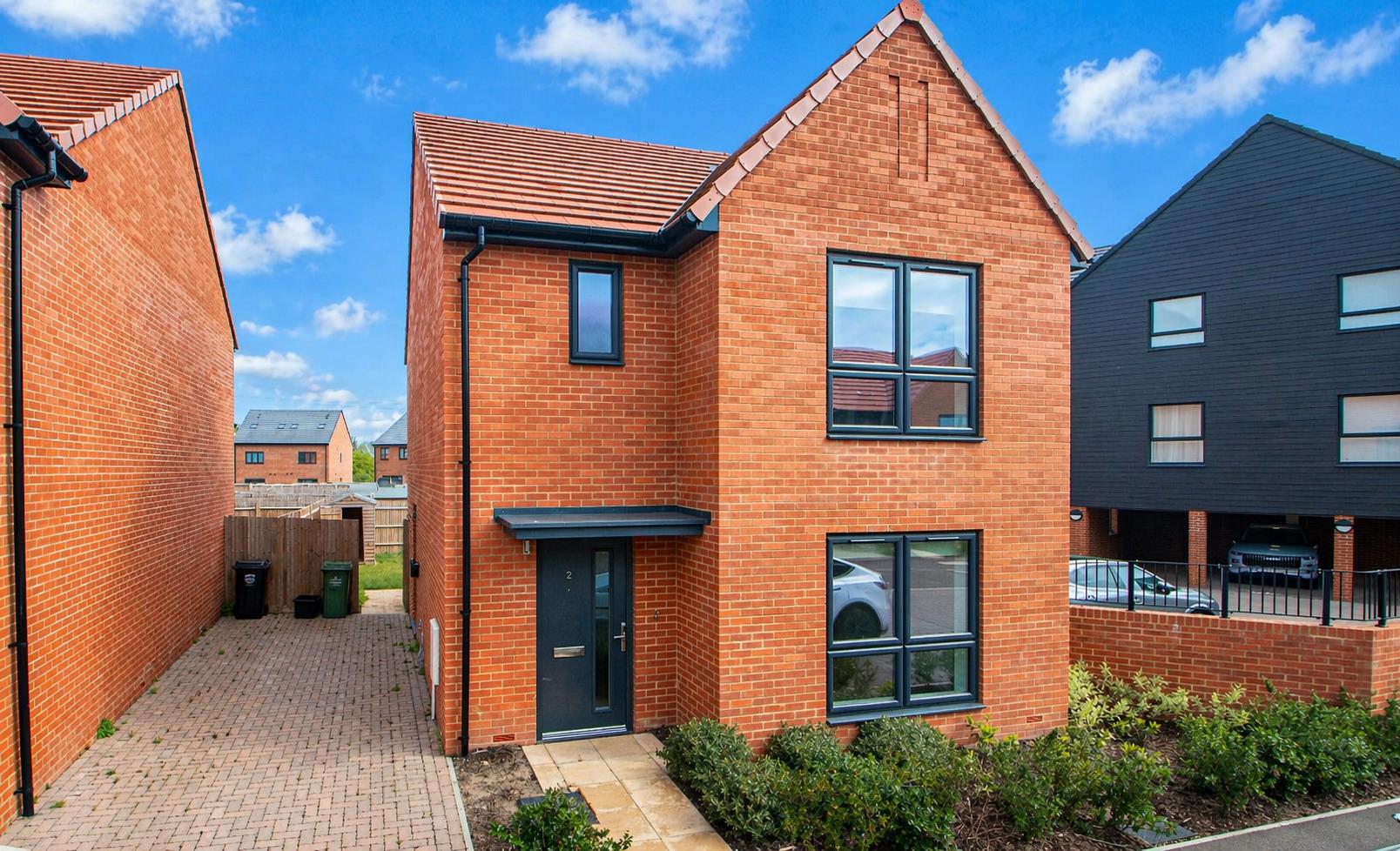 3 bed property in Minton Road, Dartford